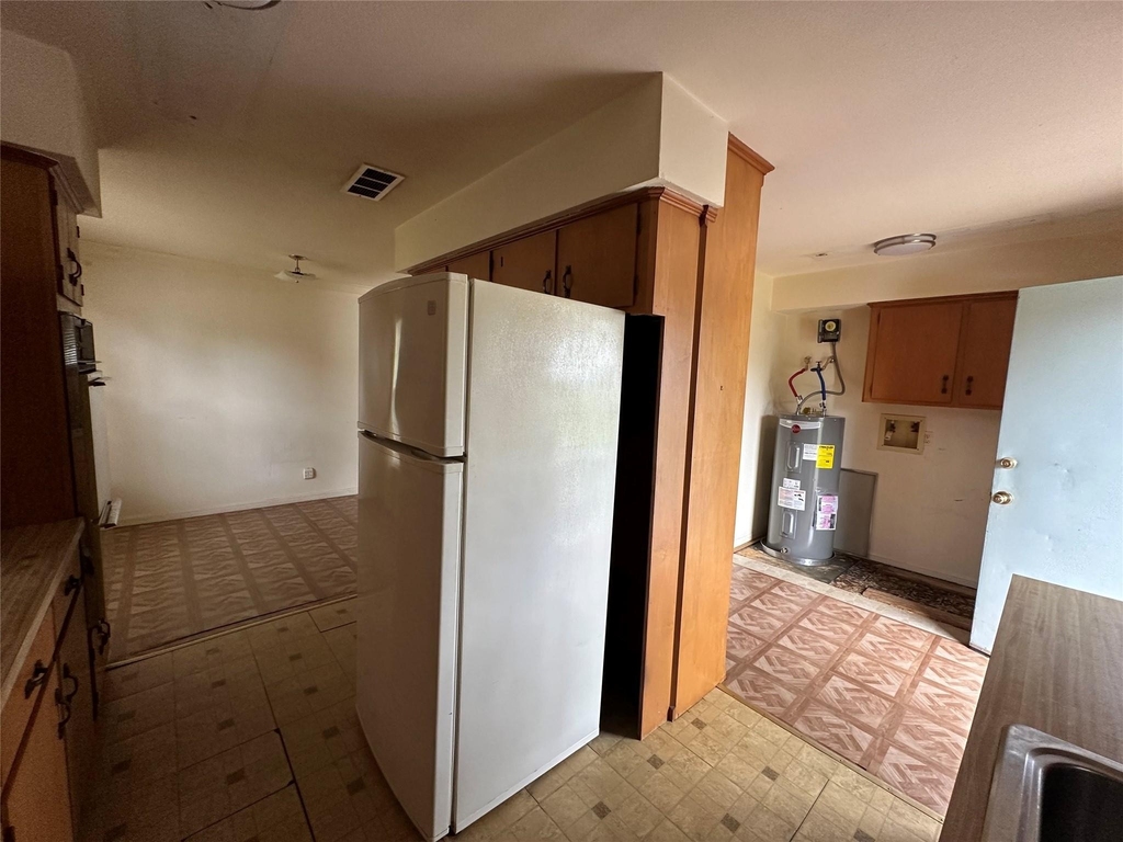 2570 Stadium Drive - Photo 9