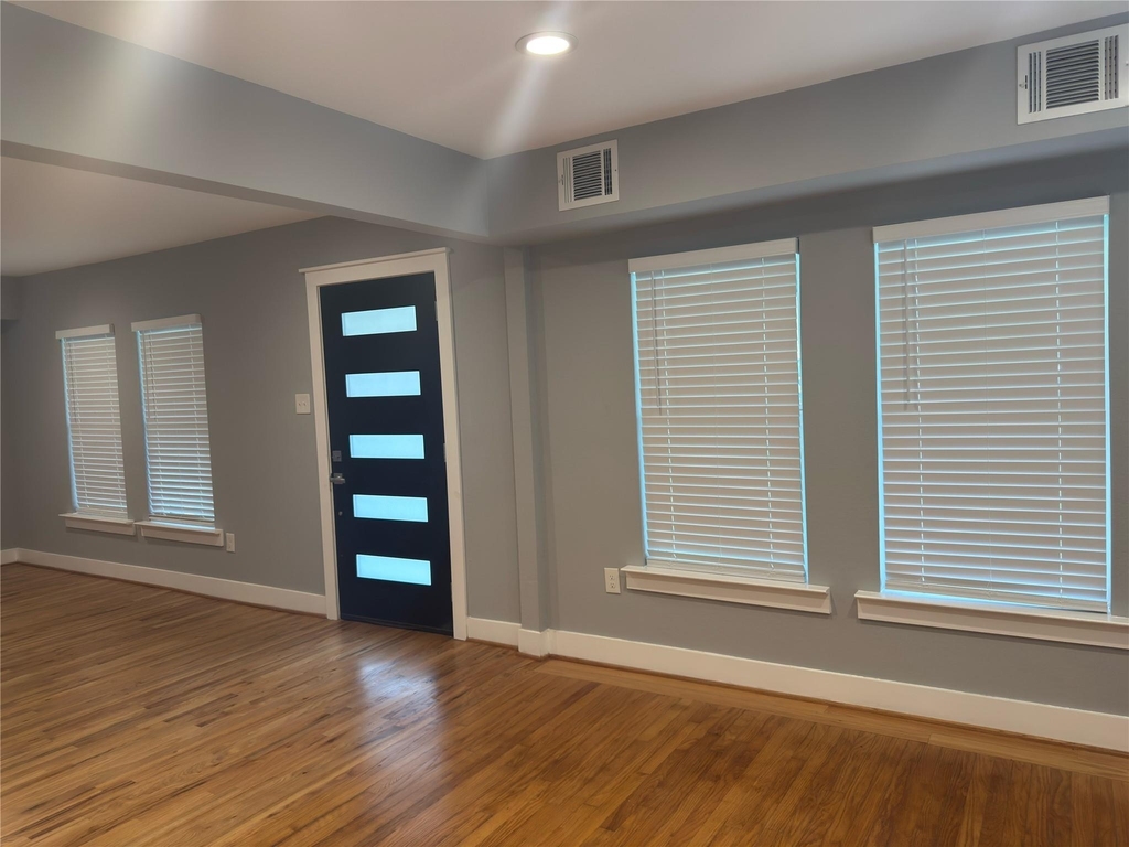 515 Caplin Street - Photo 1