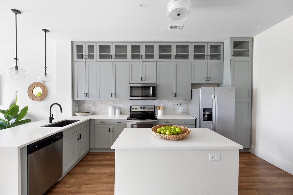 1508 Blodgett Street - Photo 1