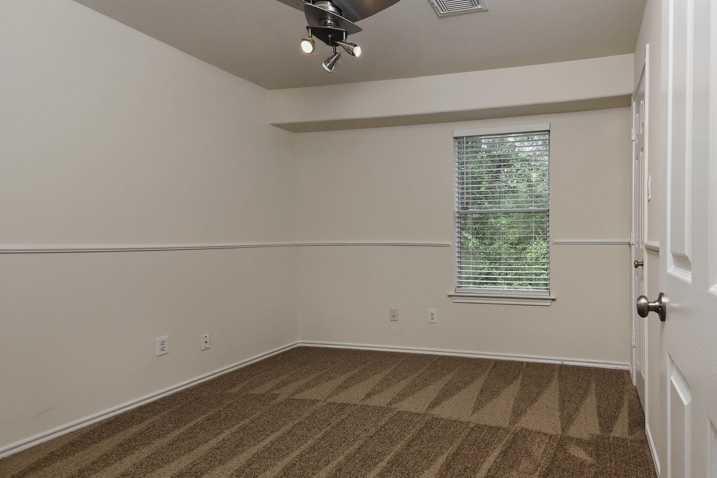 102 Blue Creek - Photo 18