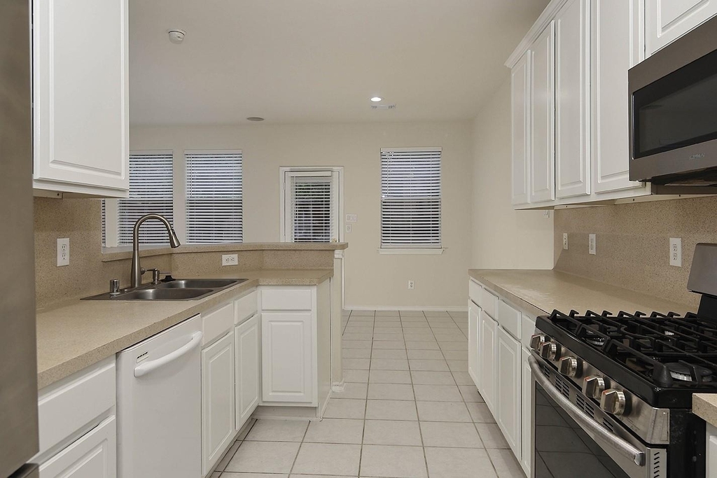 102 Blue Creek - Photo 8