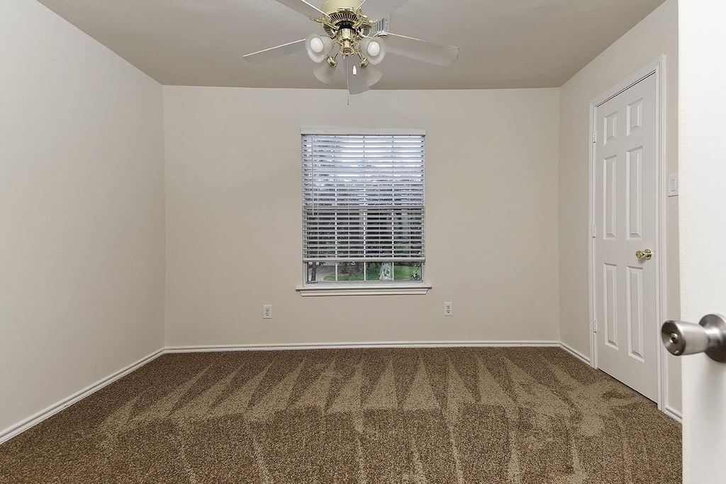 102 Blue Creek - Photo 16