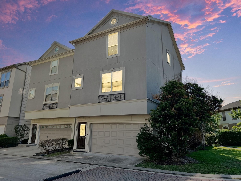 3002 Clearview Circle - Photo 0