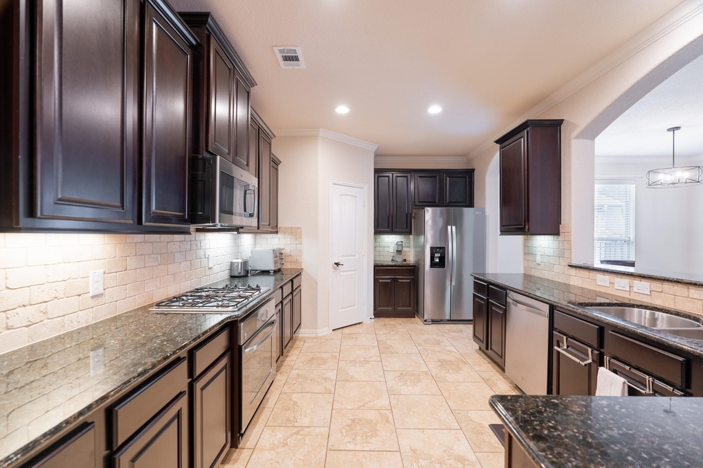 14 Arrowfeather Place - Photo 8