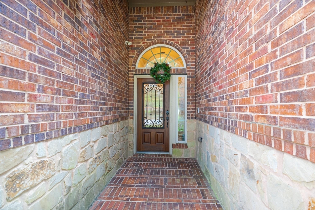 14 Arrowfeather Place - Photo 2