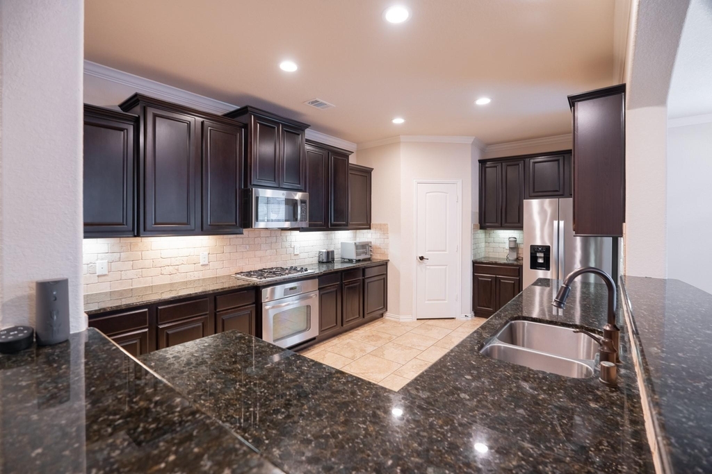 14 Arrowfeather Place - Photo 11