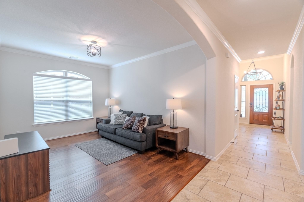 14 Arrowfeather Place - Photo 5