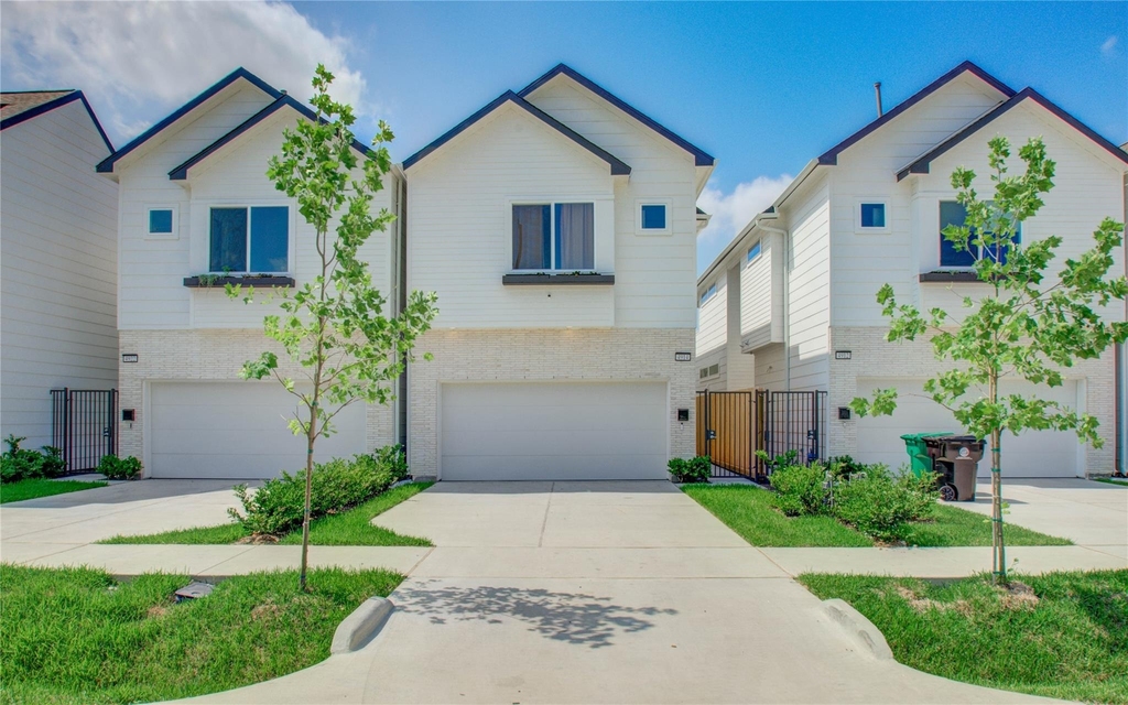 4914 Noble Street - Photo 0