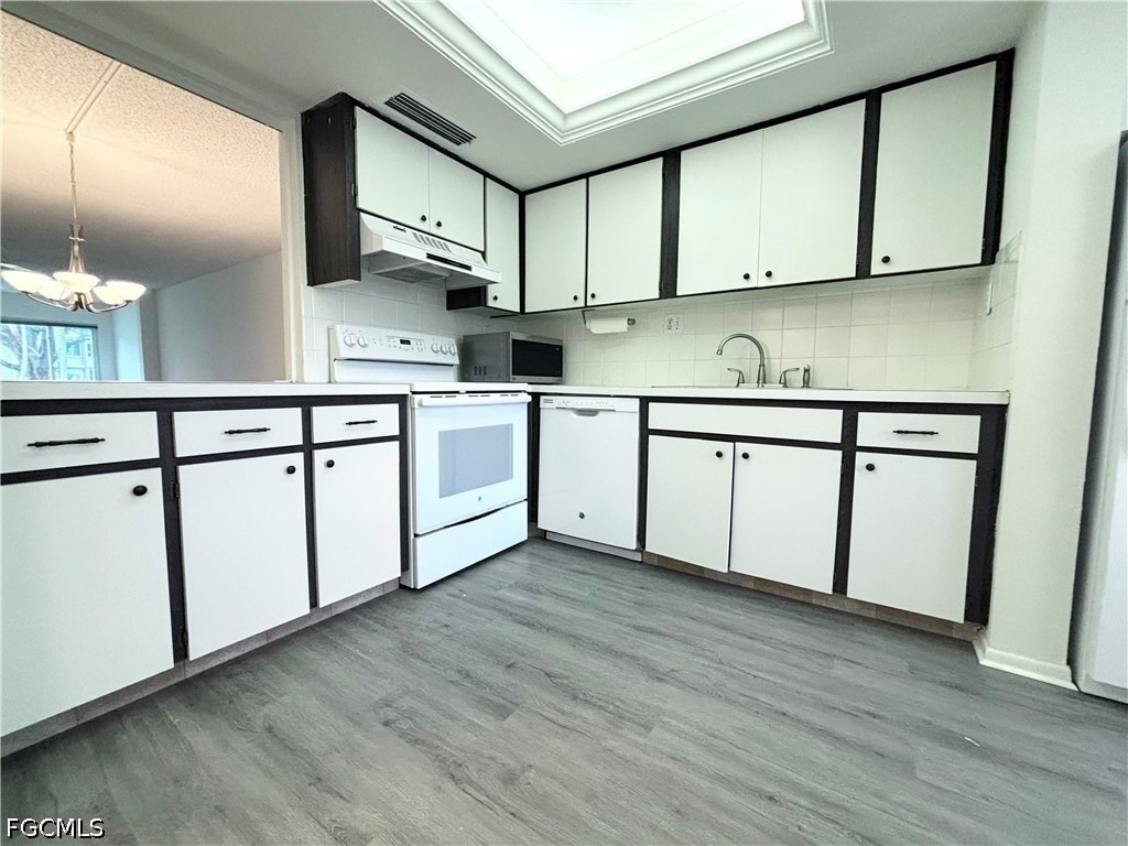 2264 Winkler Avenue - Photo 2