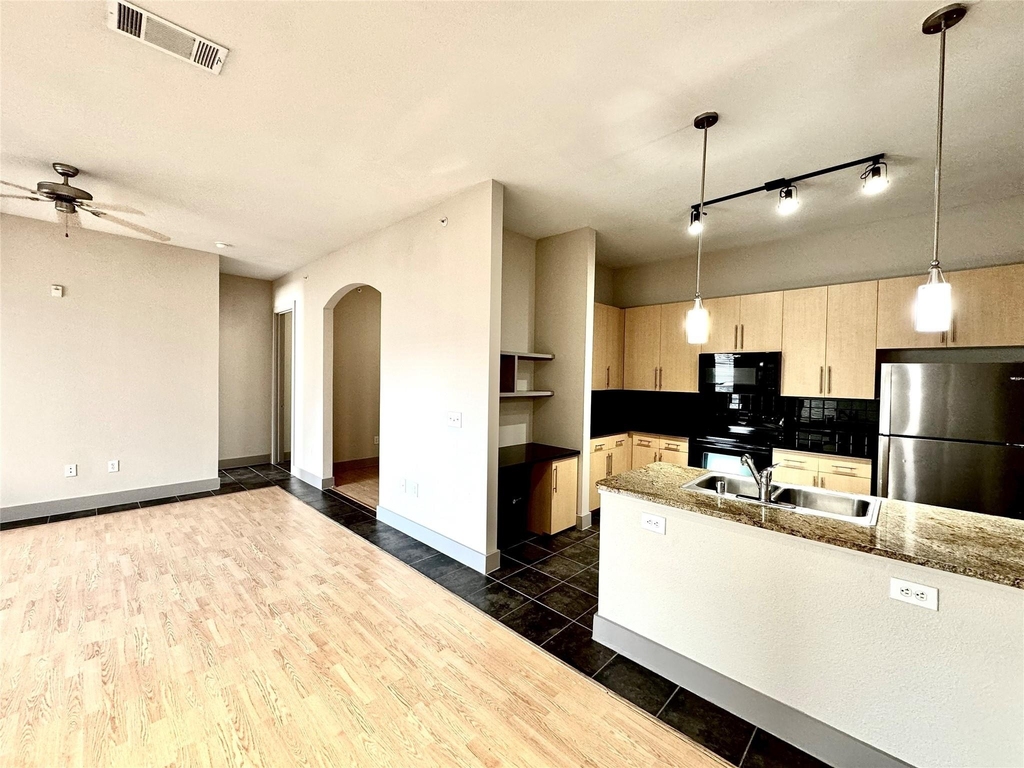 3660 Richmond Avenue - Photo 3