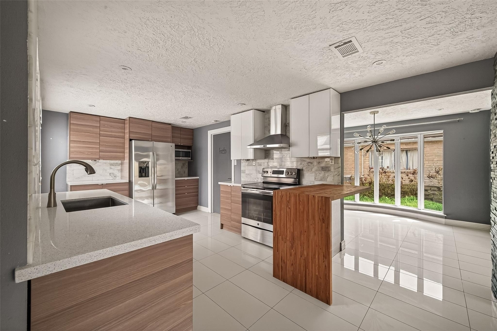 2130 Round Lake Drive - Photo 18