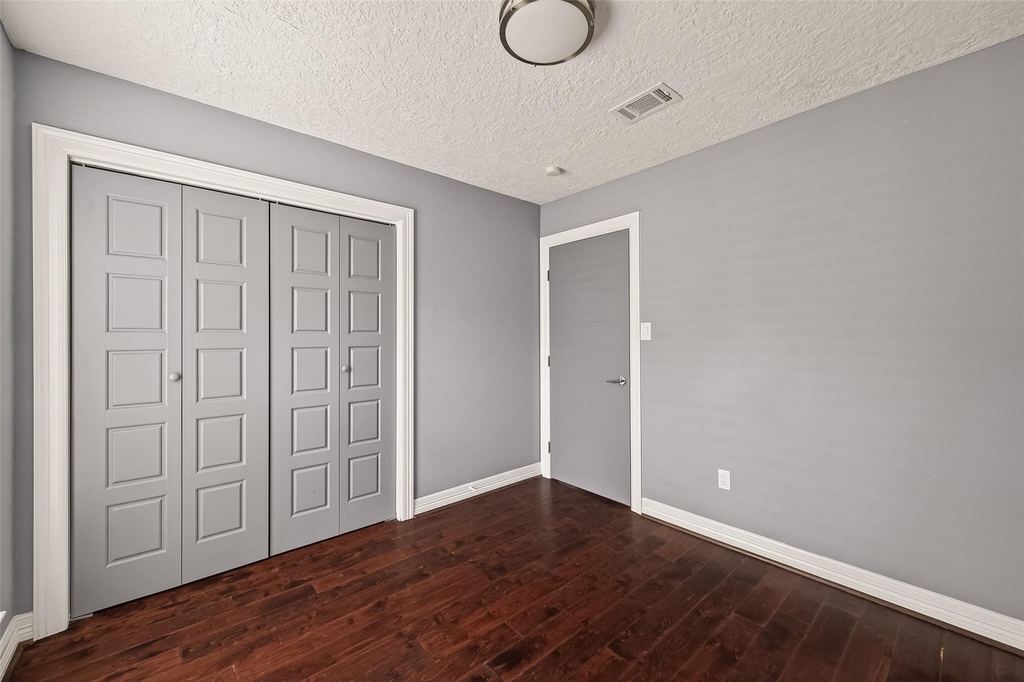 2130 Round Lake Drive - Photo 33