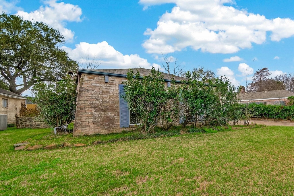 2130 Round Lake Drive - Photo 7