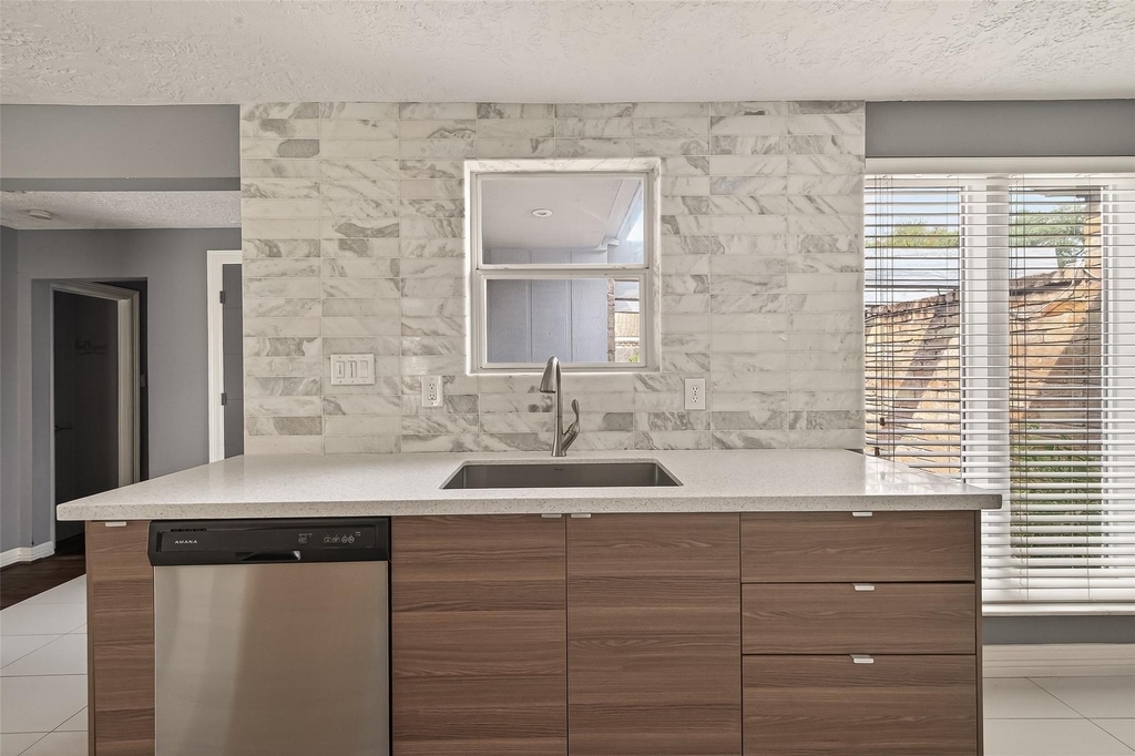 2130 Round Lake Drive - Photo 22
