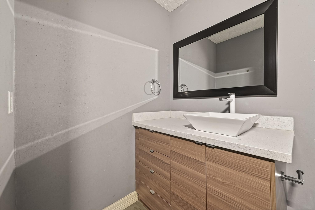 2130 Round Lake Drive - Photo 35