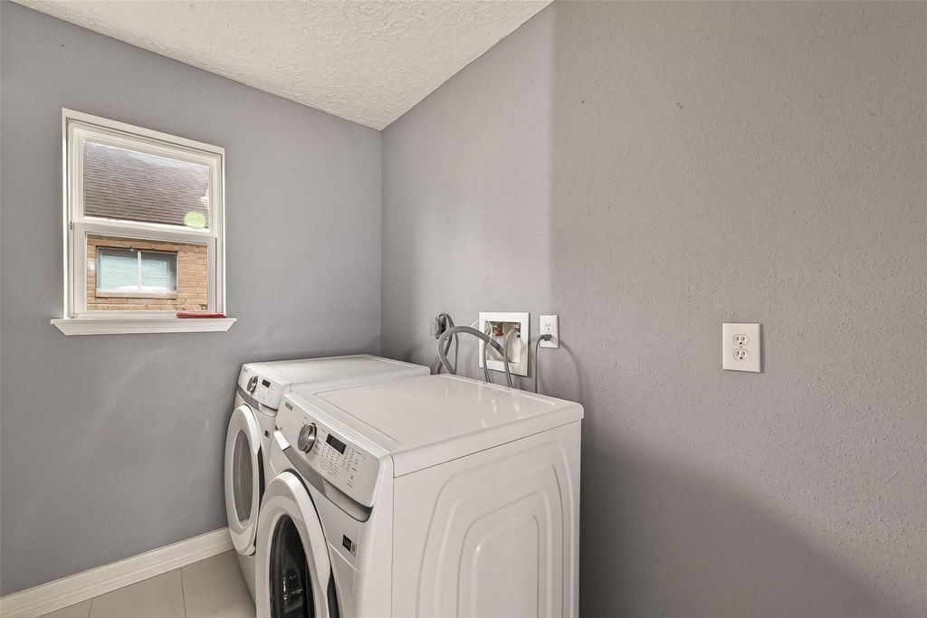 2130 Round Lake Drive - Photo 29
