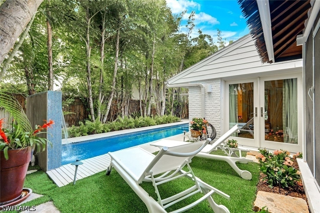 295 6th Street N - Photo 0