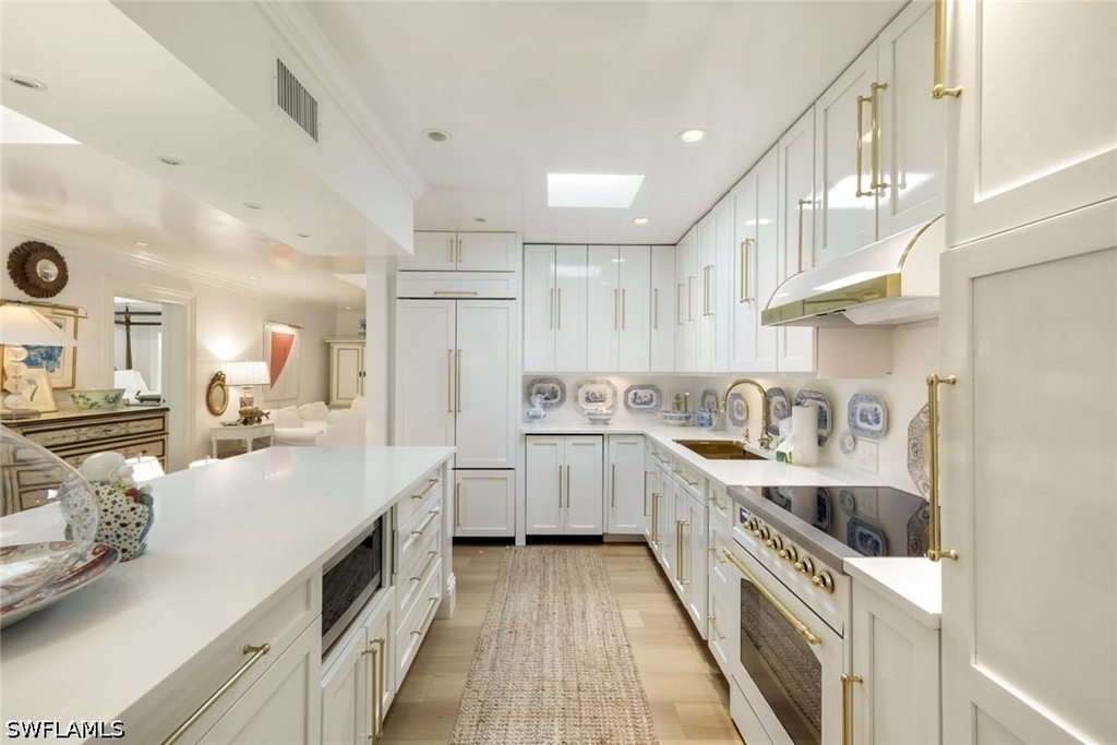 295 6th Street N - Photo 9