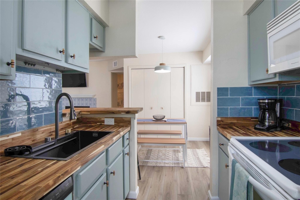 3506 Cove View Boulevard - Photo 10