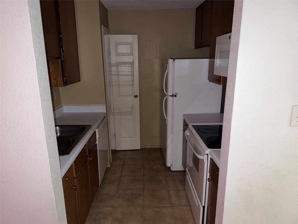 7950 N Stadium Drive - Photo 14