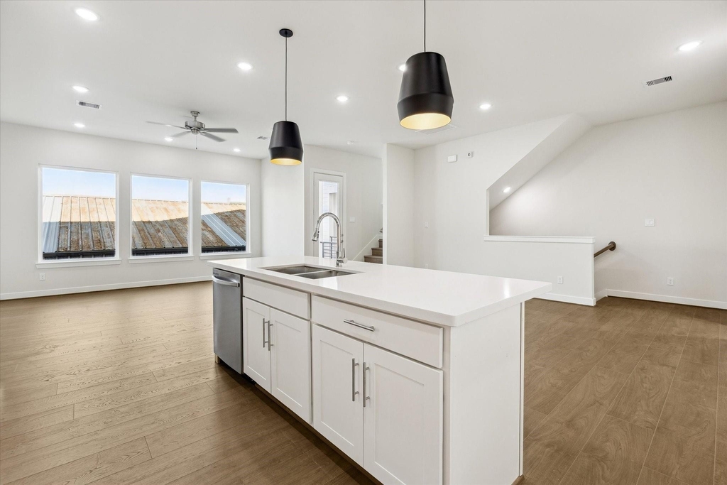 408 N Stiles Street - Photo 3