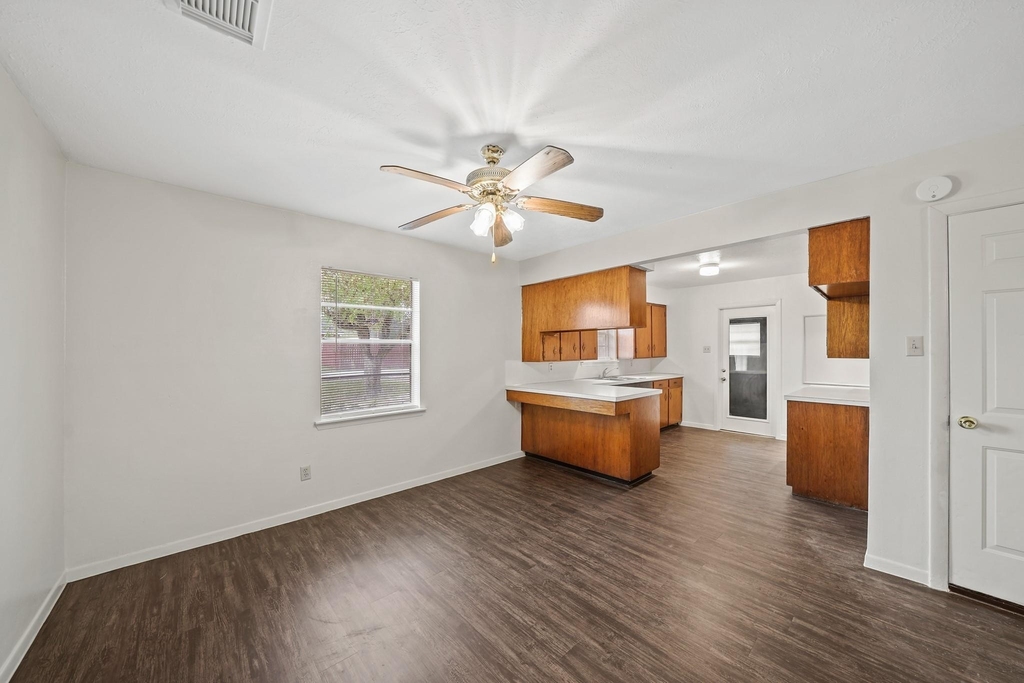 322 Pinedale Avenue - Photo 2