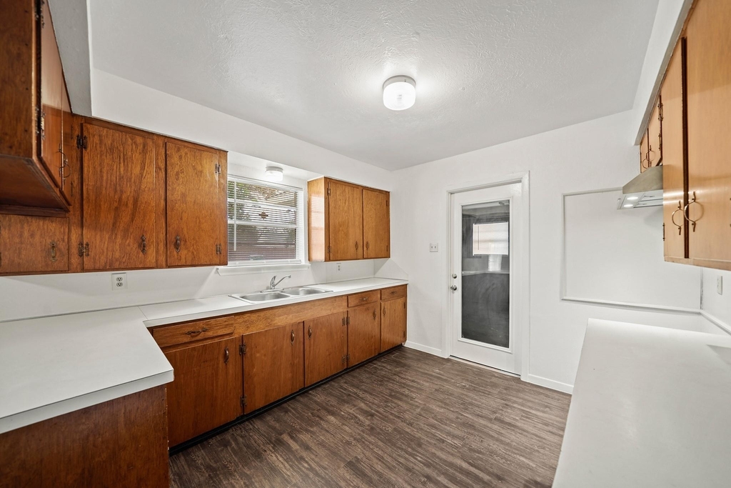322 Pinedale Avenue - Photo 3