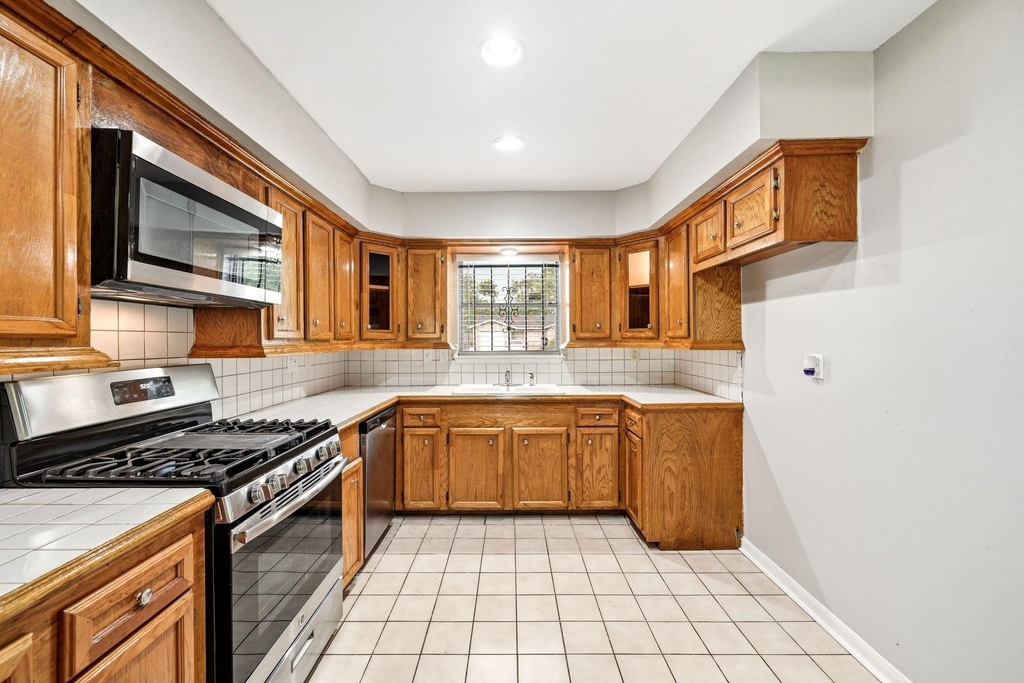 12903 Claygate Drive - Photo 3