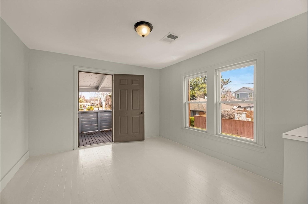 2415 Columbia Street - Photo 16