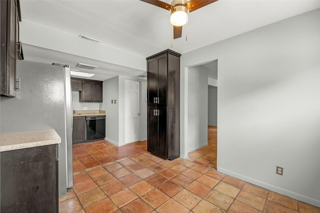 2415 Columbia Street - Photo 6