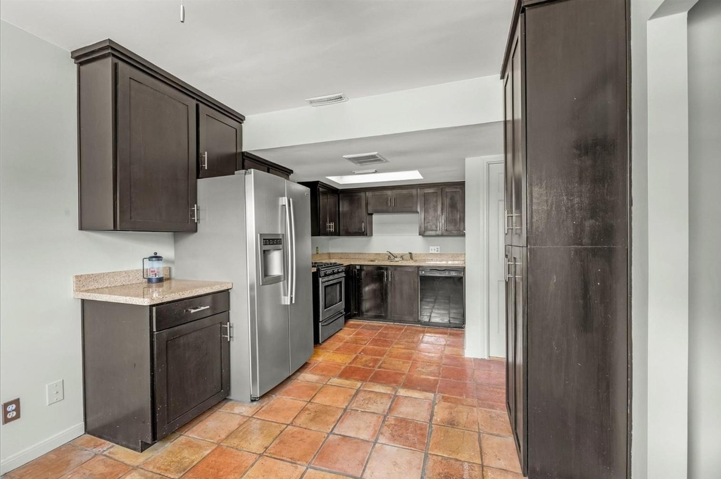 2415 Columbia Street - Photo 4