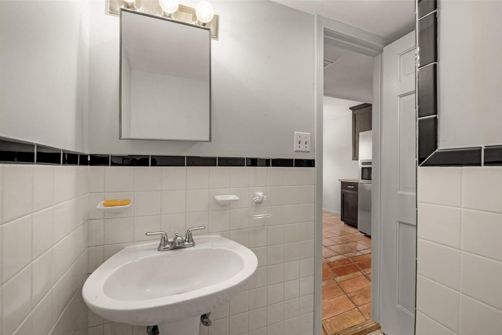 2415 Columbia Street - Photo 8