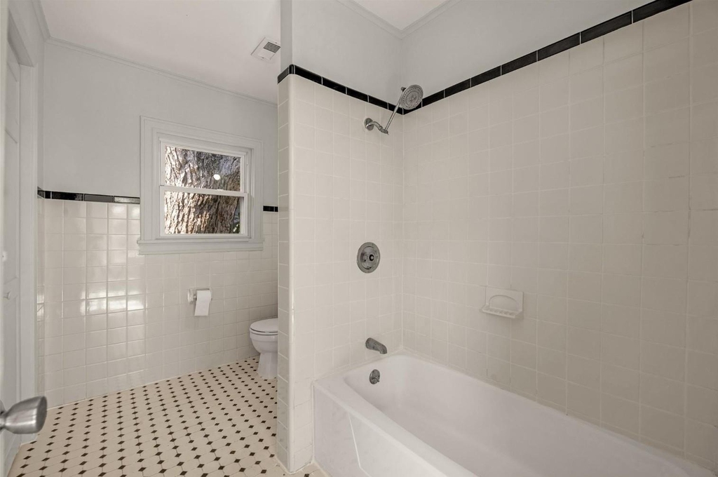 2415 Columbia Street - Photo 17