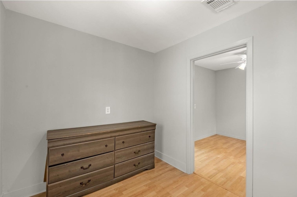 2415 Columbia Street - Photo 22