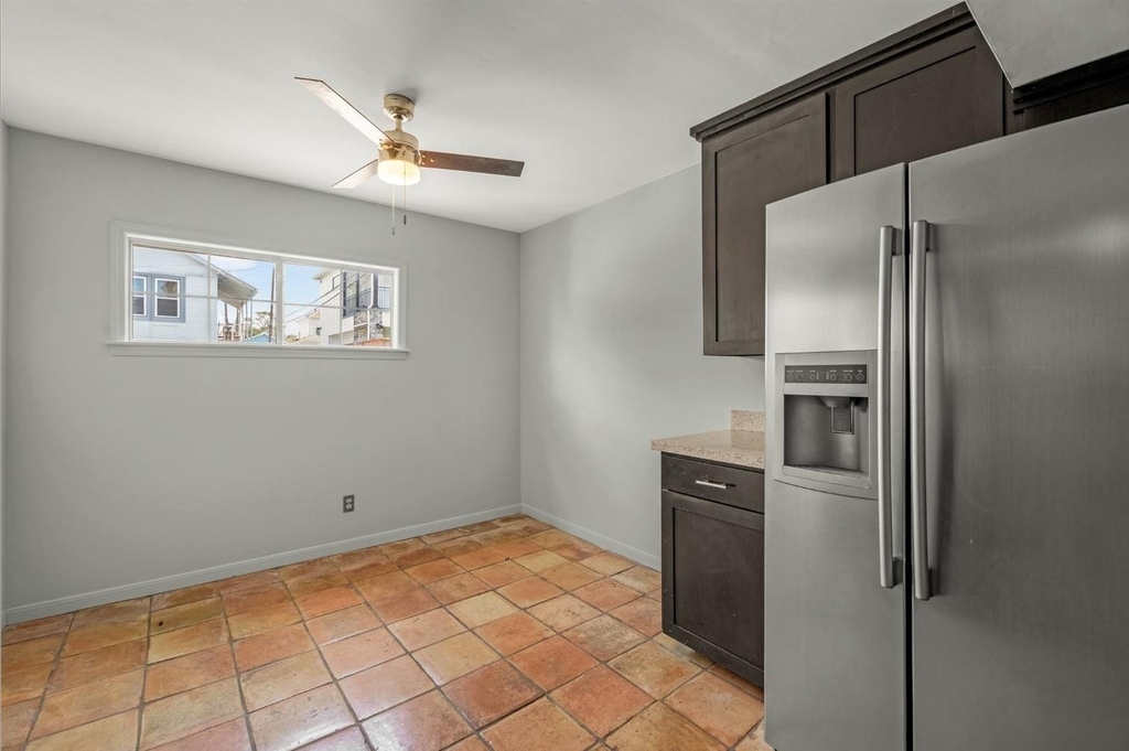 2415 Columbia Street - Photo 5