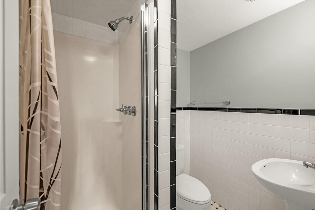 2415 Columbia Street - Photo 7
