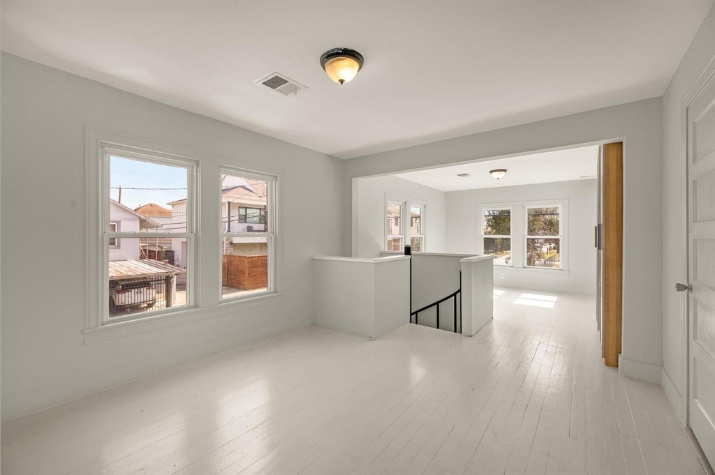 2415 Columbia Street - Photo 12
