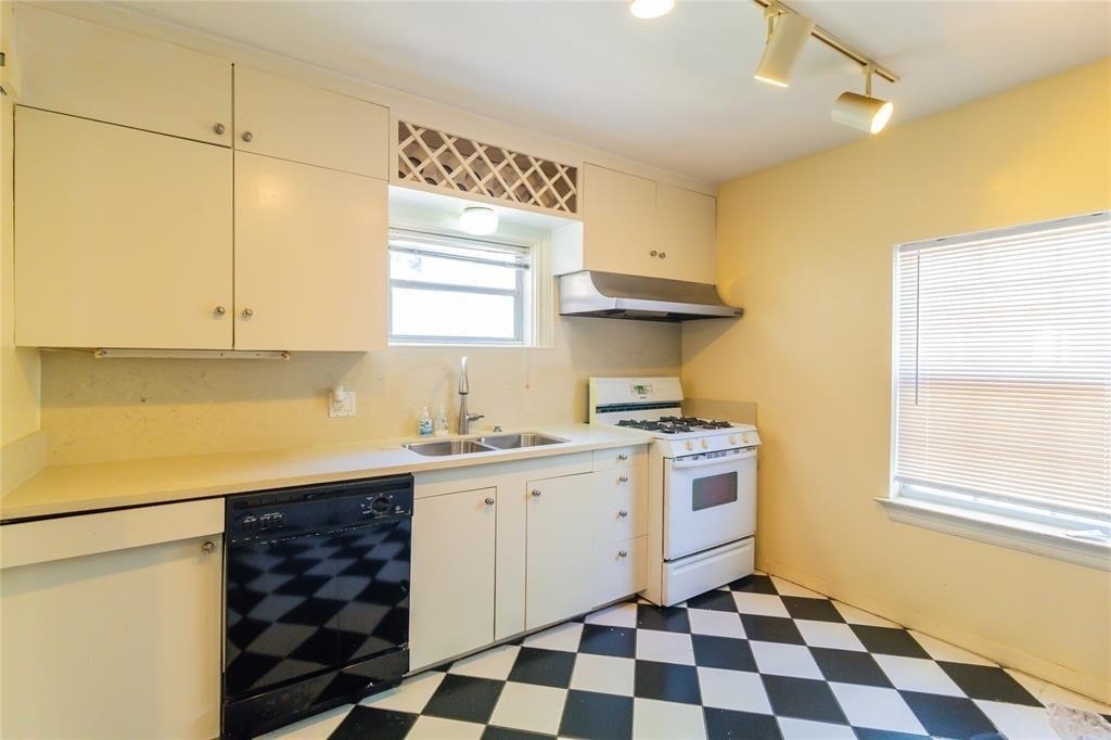 1961 Dryden Road - Photo 8