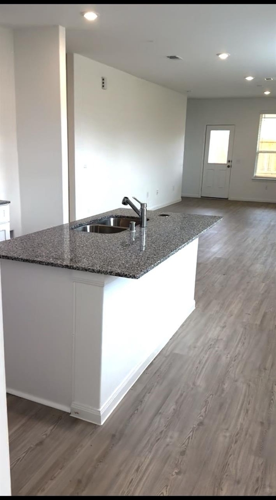 26073 Hampshire Drive - Photo 3