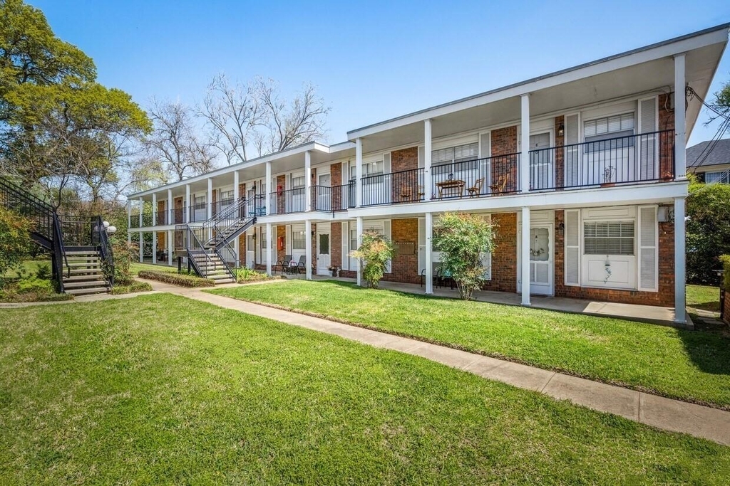 401 E Main Street - Photo 6