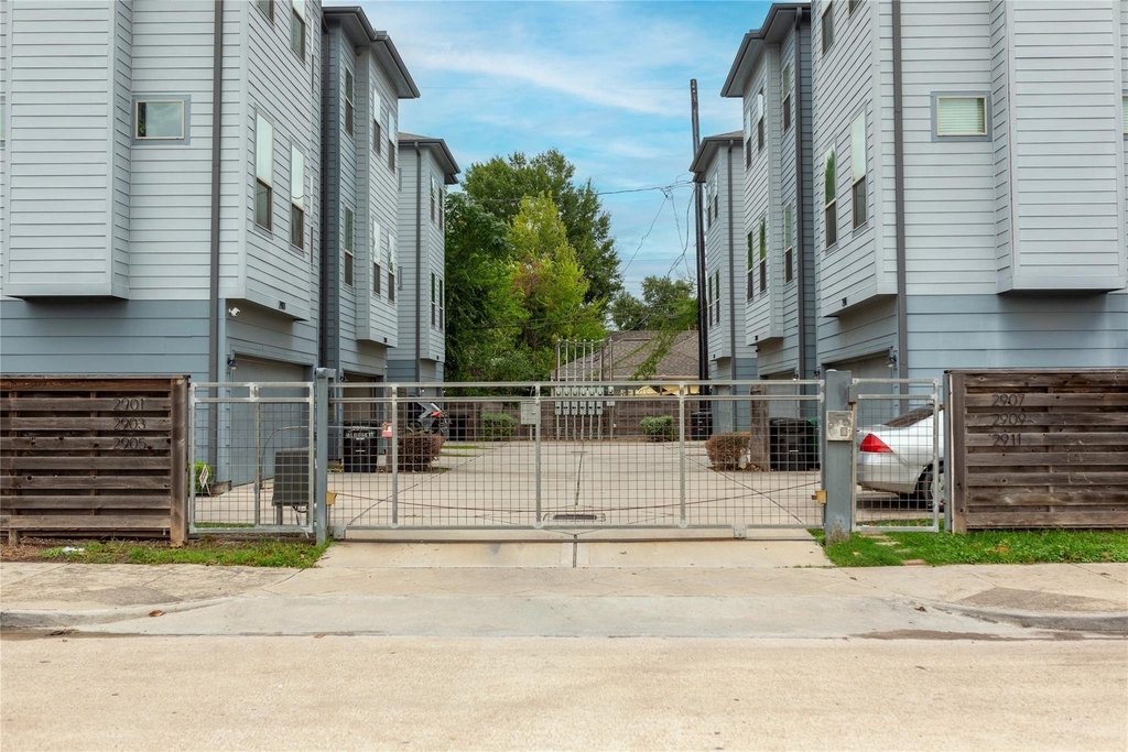 2903 Blodgett Street - Photo 1