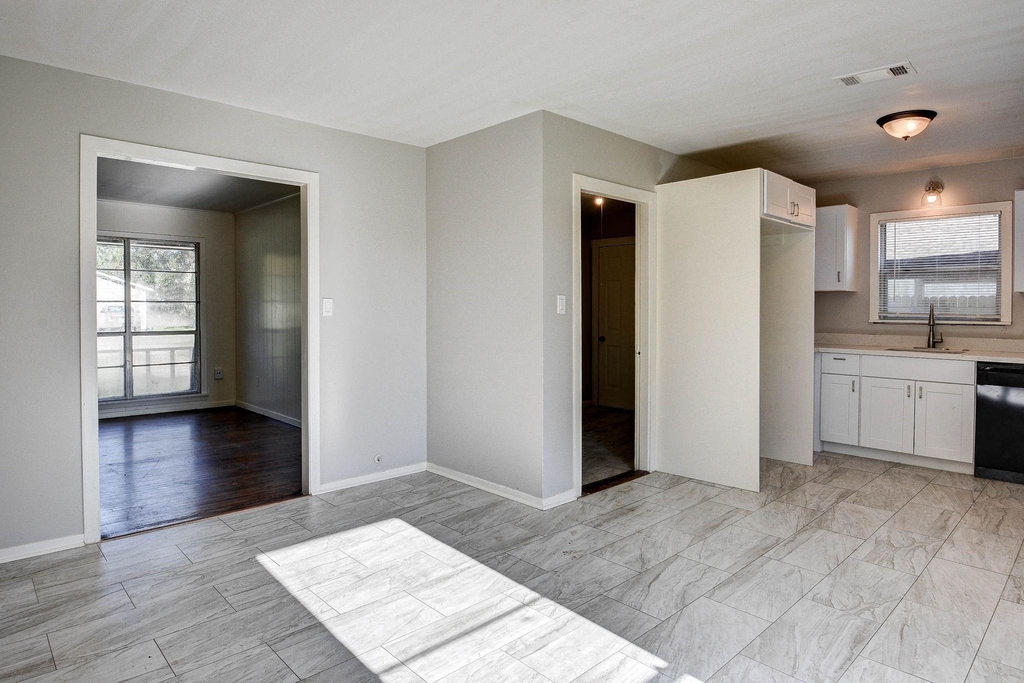 131 Lakewood Drive - Photo 5