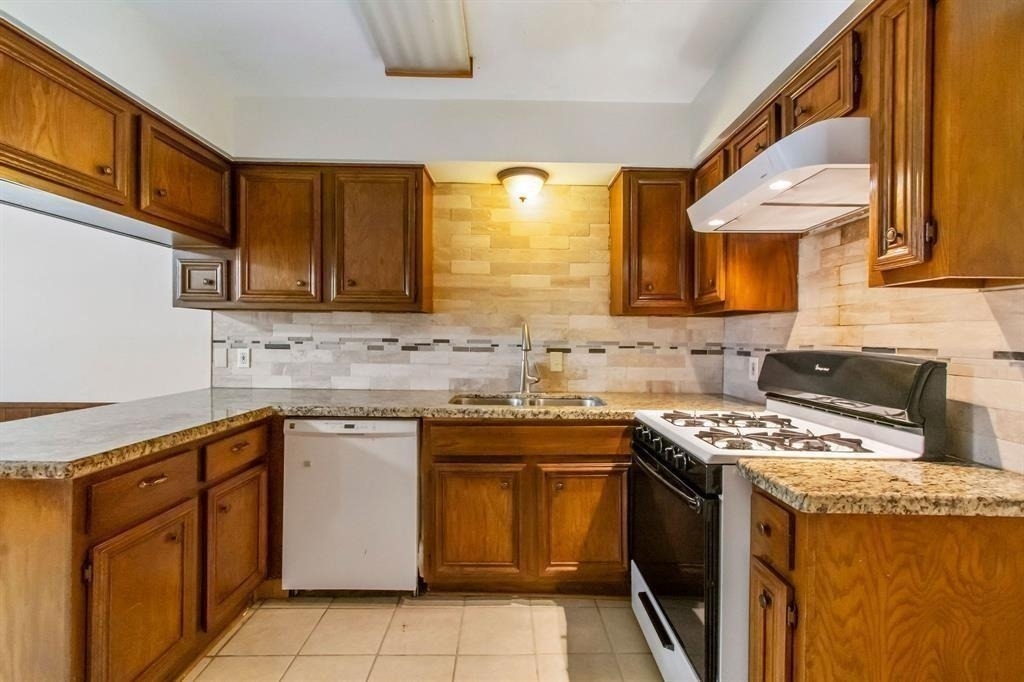 2106 Wickburn Drive - Photo 16
