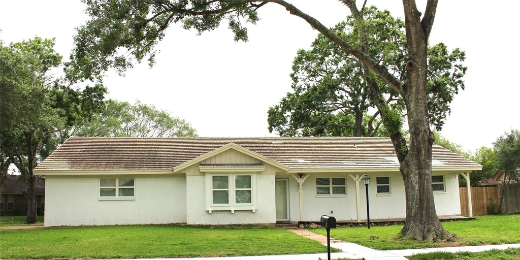 1802 Sleepy Creek Way - Photo 0