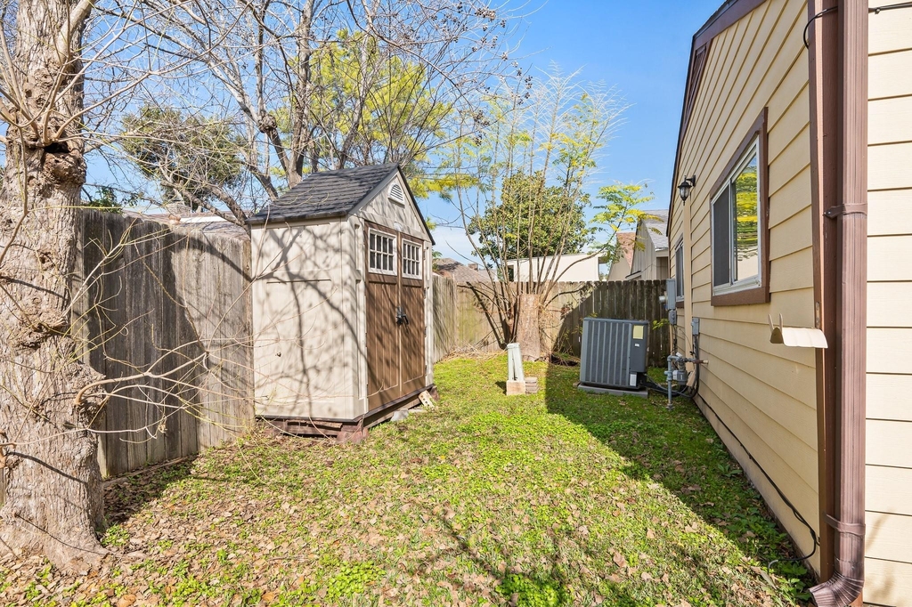 4330 Willow Beach Drive - Photo 33