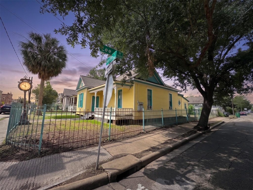 2119 Hardy Street - Photo 4