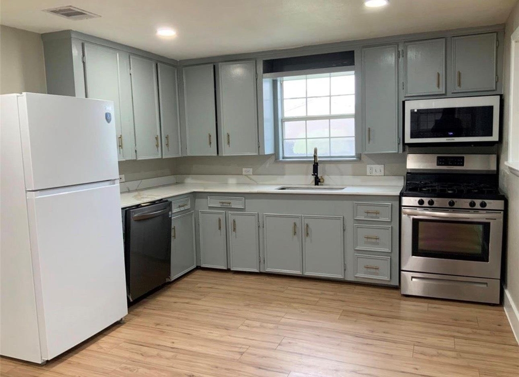 2415 Perry Street - Photo 0