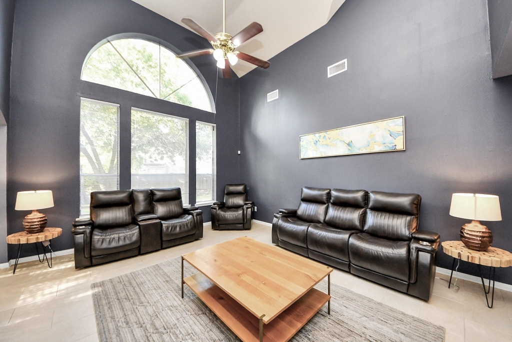 7902 Belterraza Court - Photo 3
