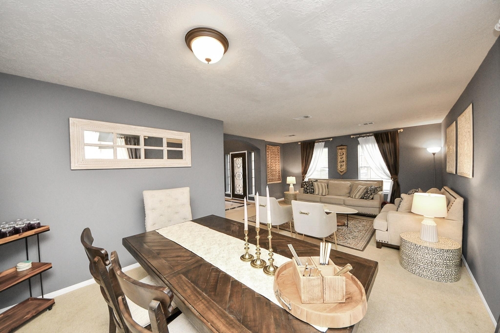 7902 Belterraza Court - Photo 7