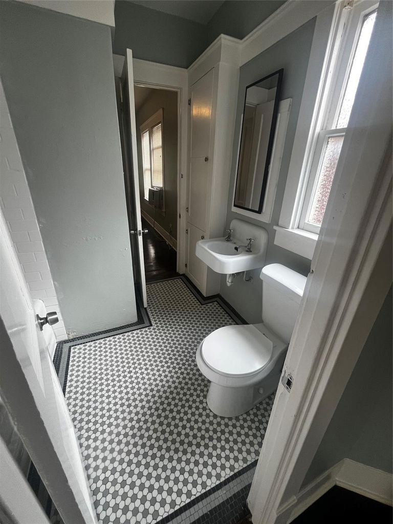 1711 W Main Street - Photo 2